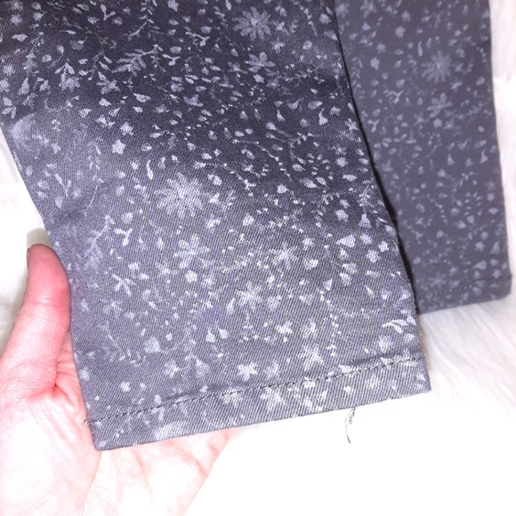 RW&CO Grey Floral Jegging - Picture 4 of 12